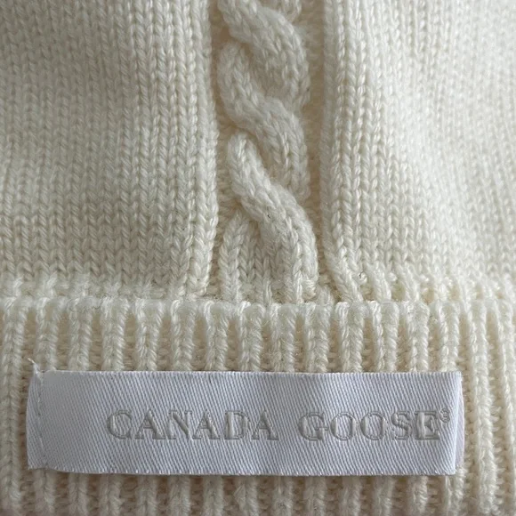 Canada Goose Merino Wool Winter Toque Ivory Cable Knit Beanie Pom-Pom Child Hat. - Picture 3 of 9